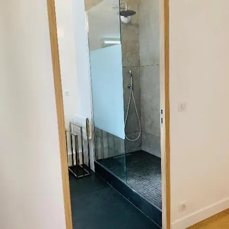Spacious Of 85 M2 With Balcony Appartement Paris